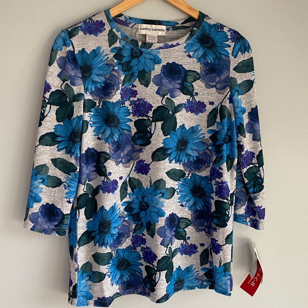 Cathy Daniels, blue floral top, Size small